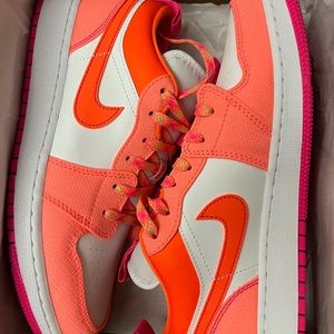 AIR JORDAN 1 LOW (SOLD)